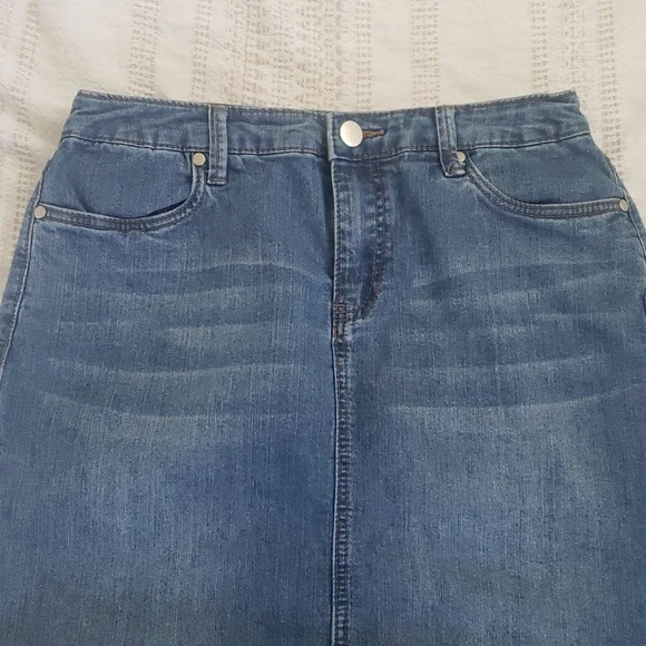 Embroidered Denim Skirt Size 4 - Picture 5 of 11